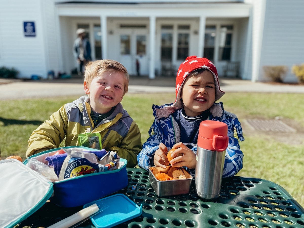 LexMontessori's tweet photo. Sunny skies: ✅ Picnic snack: ✅ Good friends: ✅
#LMSCH #LMSHappiness #IAmLMS https://t.co/GgJPyxTzFD