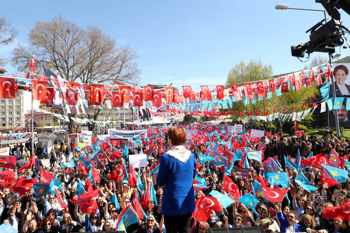 iyiparti's tweet photo. Genel Başkanımız Sayın @meral_aksener,

Afyonkarahisar'da vatandaşlarımızla bir araya geldi.

Hiç merak etmeyin;

Milletimizin iradesinden kaçanlar tarih olacak!

14 Mayıs'ta Türkiye Tarih Yazacak!☀️ https://t.co/UROqwOBElh