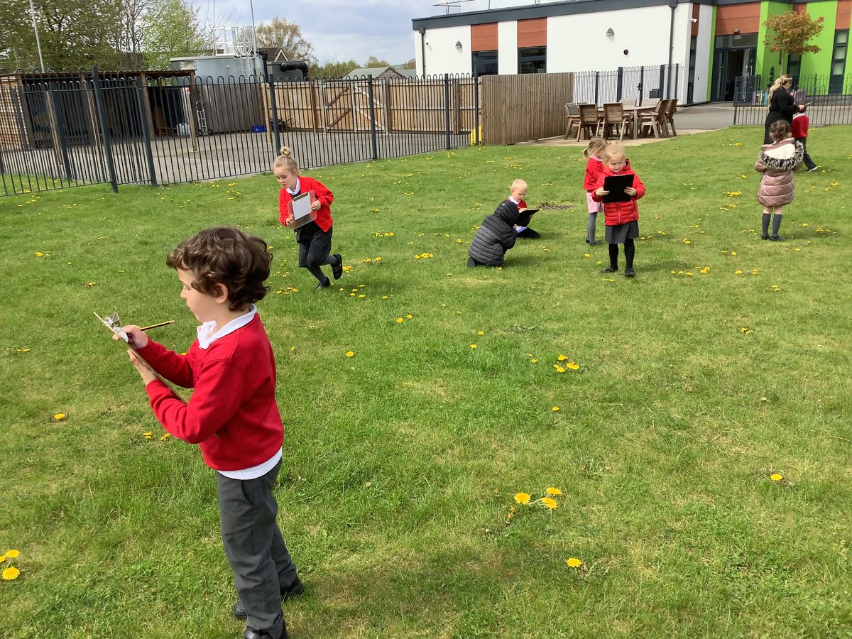westheathprim's tweet photo. #WHPSClass3 enjoyed learning about and using our senses today. First, we labelled our friends to show which body parts our senses come from and then we enjoyed a sunny senses walk; we were able to put our learning to good use and identify all of our senses. 👂🏻👃🏼👀👣 #WHPSScience https://t.co/2kAR3KSD7X