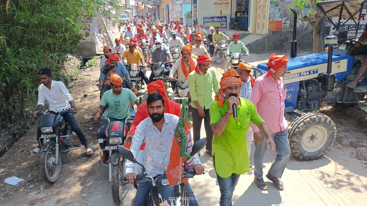 veer9559_singh's tweet photo. आदर्श नगर पंचायत भटनी के लोकप्रिय एवं जनप्रिय प्रत्याशी डॉ बलराम जायसवाल जी के समर्थन में आयोजित बाइक रैली में उपस्थित अपार जनसमूह ने आज यह साबित कर दिया कि भटनी में कमल खिल चुका है आप सब से आग्रह है आने वाले 4 तारीख को कमल के फूल पर अधिक से अधिक मोहर लगाकर भटनी को मजबूत करें। https://t.co/6p9YSPY6Bt