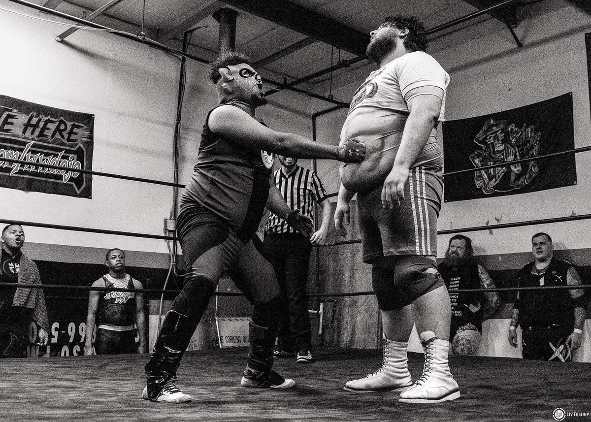 notfakeABBS's tweet photo. I will take on ANYONE in Wrestling who thinks they have sweet Abs, and prove to them why they’ll all be tied for a very distant 2nd place! #TotallyNOTFake #ABBS #HardCORE https://t.co/XBEU24nDSM