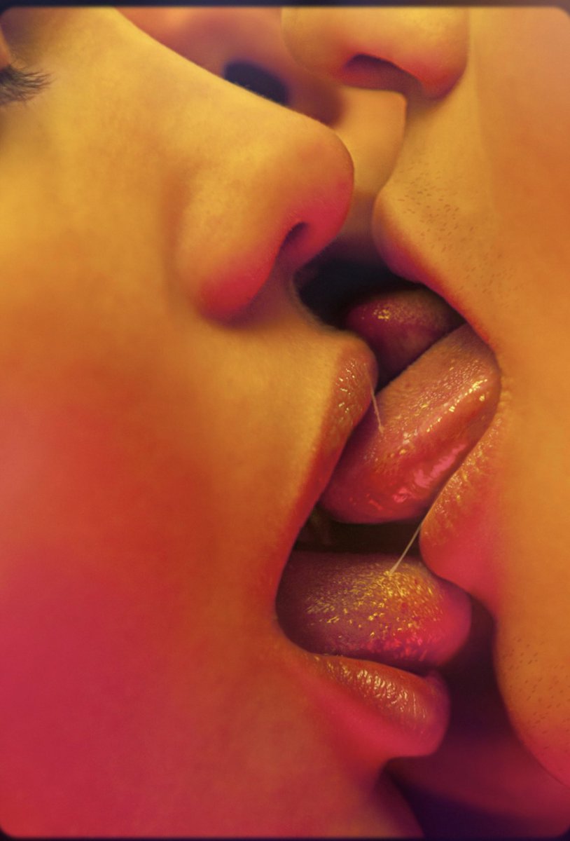 Do you wanna join this triple kiss? 😍RT it