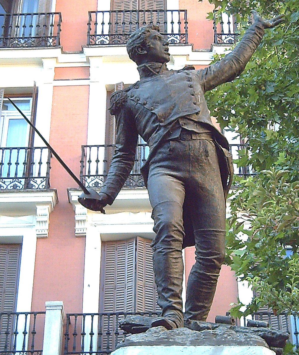 MadridenRuta's tweet photo. Hoy queremos homenajear al héroe olvidado del #DosDeMayo Jacinto Ruiz #Madrid.
En este caso la escultura obra de Mariano #Benlliure se levanta en la palza del Rey. 

#MadridEnRuta #2deMayo #dosdemayo #diadelacomunidaddemadrid 
#tenientejacintoruiz 
#jacintoruiz https://t.co/wK3BFZd3HW