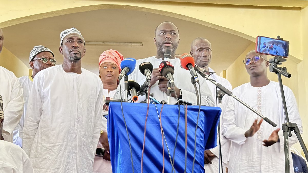 mincom_sn's tweet photo. #Inauguration du marché Ndoumbé Diop de Diourbel :

M. Abdou Karim FOFANA, Ministre du Commerce, de la Consommation et des Petites et Moyennes Entreprises a procédé, ce mardi 2 mai 2023, à la réception des travaux de rénovation du marché Ndoumbe Diop de Diourbel.

#commercesn https://t.co/jtSyeYVaB1