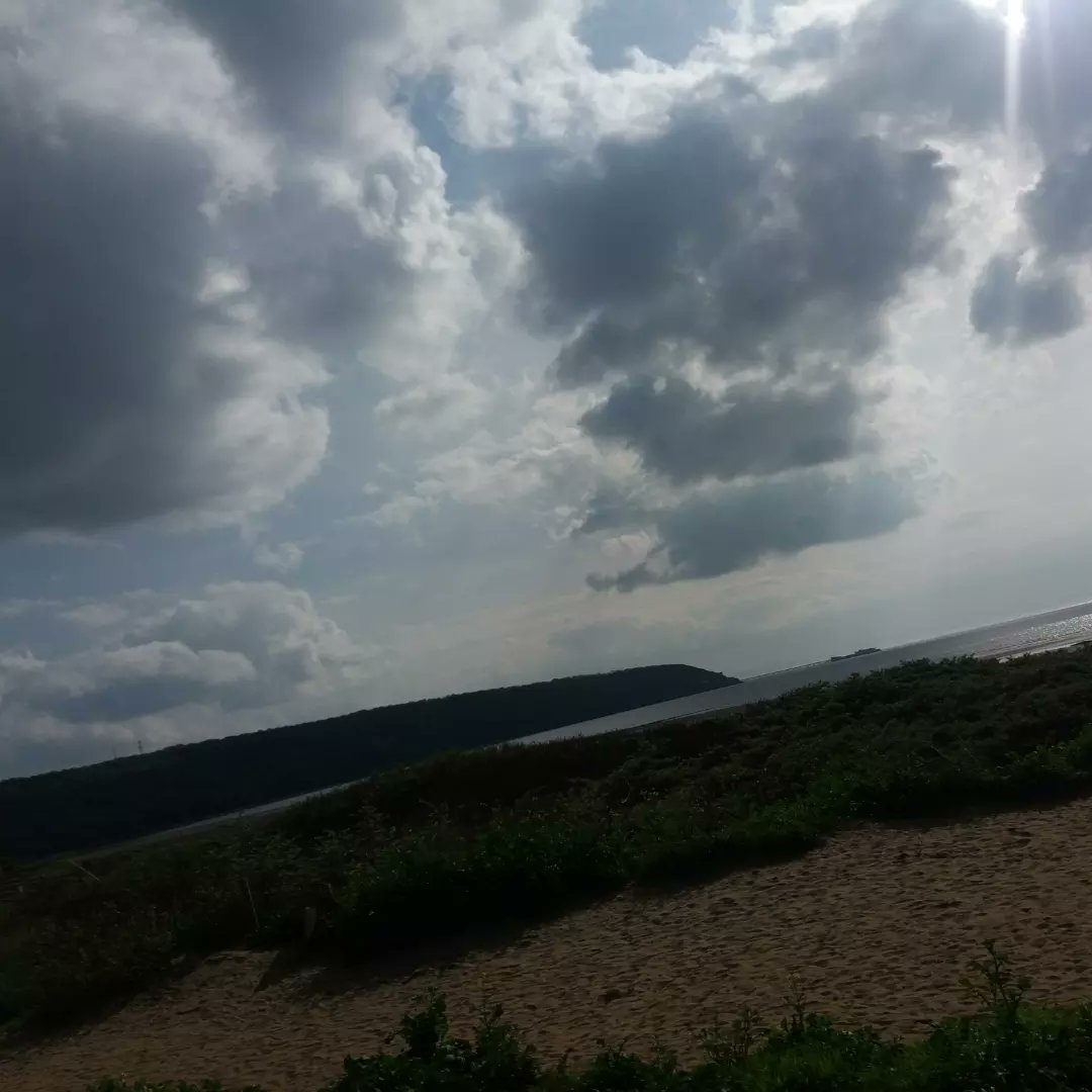 MissPrice1972's tweet photo. A nice walk after work along Sand Bay. https://t.co/1HLJteZdx3