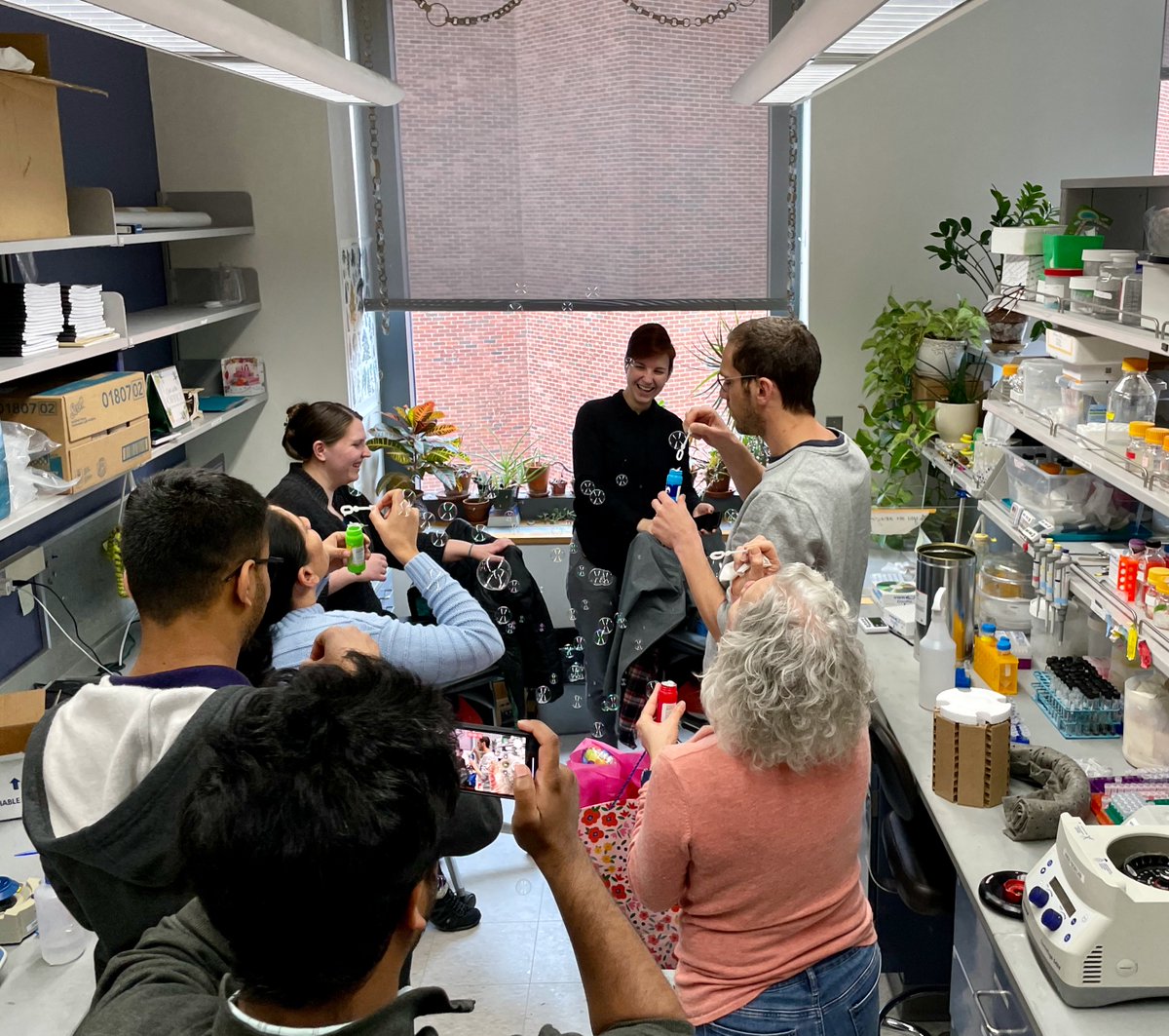 CAndersonLab's tweet photo. Congratulations to @SydneyDuncombe, plant cell microscopist and science communicator extraordinaire and a newly minted PhD! ๐ฅณ๐พ๐ #ProudPI #postdefensebubbleshower https://t.co/vKD2KRjuqX