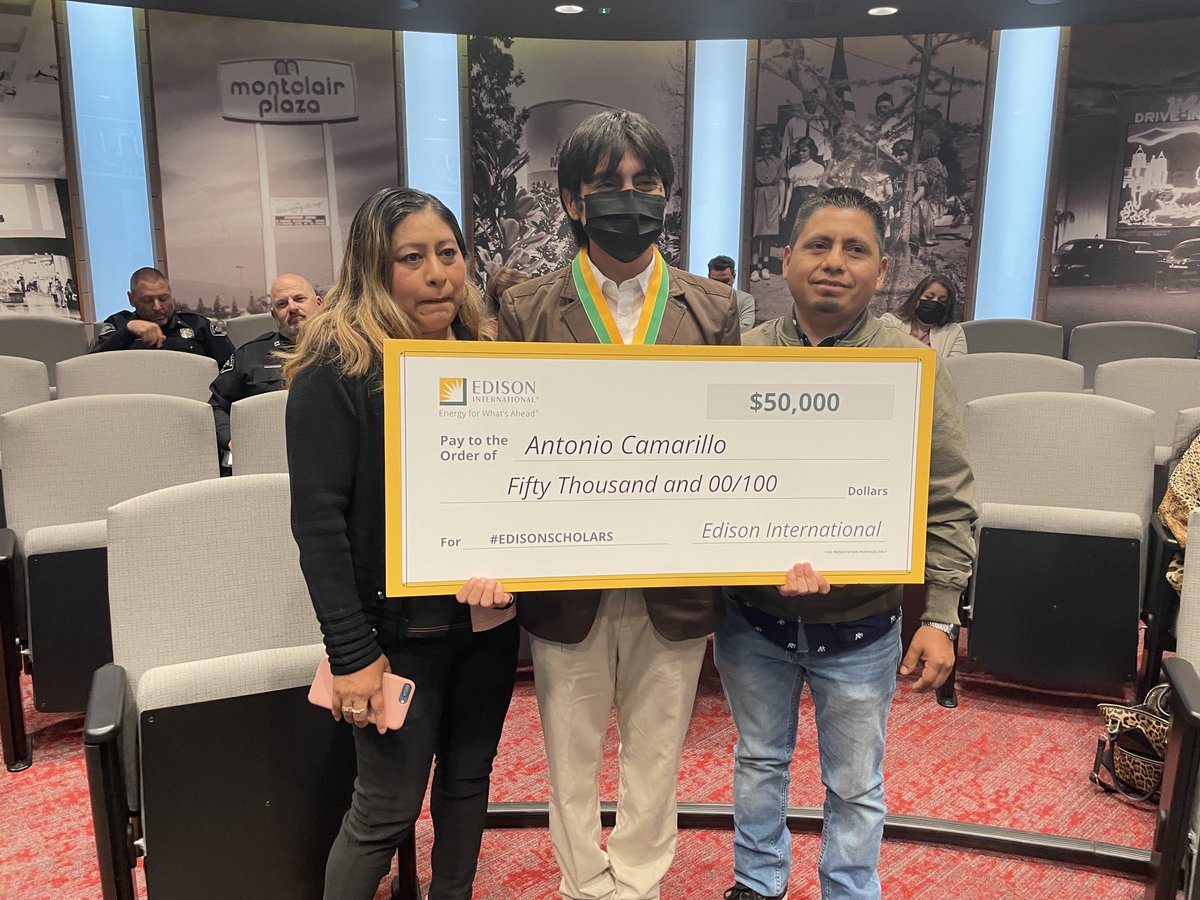 Thank you ⁦<a href="/CityofMontclair/">City of Montclair</a>⁩ 4 allowing ⁩ ⁦<a href="/SCE_PublicAff/">SCE Public Affairs</a>⁩ to honor Edison Scholar Antonio Camarillo from Montclair HS ⁦<a href="/official_omsd/">Ontario-Montclair SD</a>⁩ thank you to all reps from ⁦⁦<a href="/NormaJTorres/">Rep. Norma Torres</a>⁩ ⁦<a href="/SusanRubioCA/">Senator Susan Rubio</a>⁩ ⁦<a href="/AsmRodriguez53/">Freddie Rodriguez</a>⁩ ⁦⁦<a href="/curthagman/">Supervisor Curt Hagman</a>⁩
