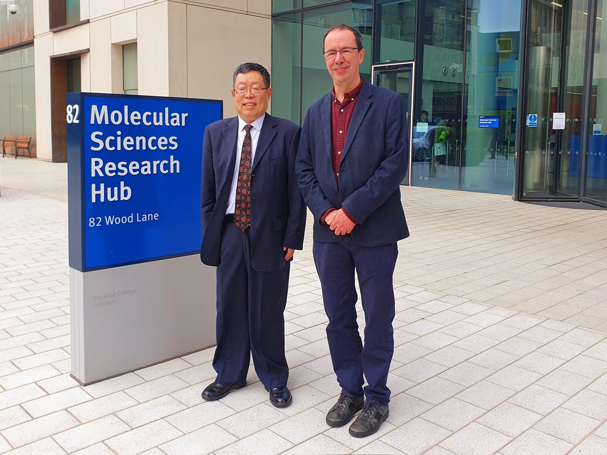 Big Thanks to Professor Can Li from   @dicp_cas  for visiting our group and giving an insightful seminar on 'charge dynamic and water oxidation in photocatalysis for artificial photosynthesis'. Thanks for sharing the knowledge with us!