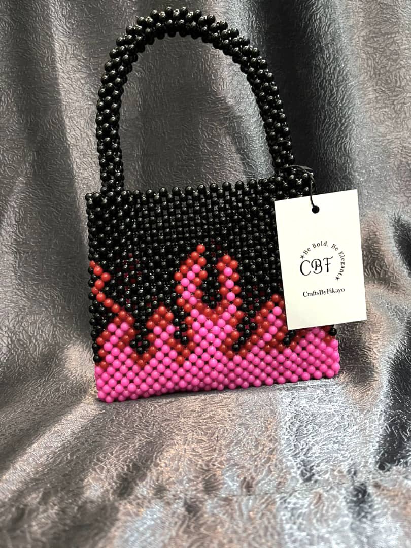 fiikaayo's tweet image. I sell beautiful beaded bags and accessories made with so much love💕 Yes, you can own them🤭
#fashion #beads #myfirstTweet