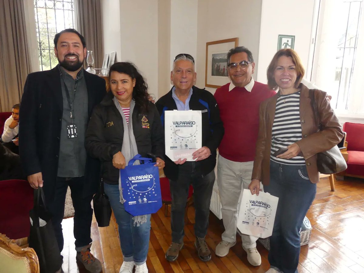 valpoturistico's tweet photo. FAM TOUR INTERNACIONAL 

📌La Ilustre Municipalidad de Valparaíso través de su Departamento de Turismo fue parte del FamTour Internacional 2023. Evento que se enmarca en la #FITVAL 

#ValpoEspectacular #famtour #peru #chile #turismo #turismochile #valp #vlpo #relacionescomercial https://t.co/DbMeLiR4gA