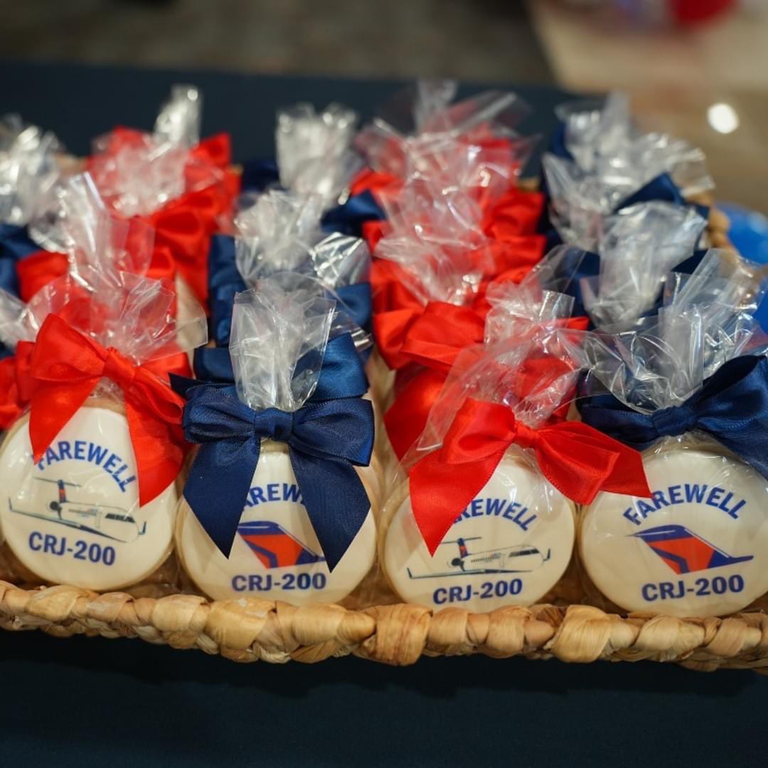 The end of an era✈️ On April 30 Endeavor Air operated the last ever CRJ-200 flight. The last flight departed from BQK and arrived in ATL on Sunday night. Our team handed out tshirts, cookies, cake and keychains to the passengers to celebrate the last flight. Farewell to the 200✌️