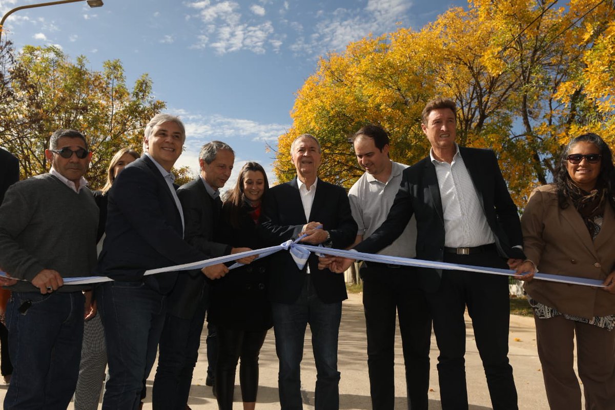 👷‍♂️✅ Inauguramos obras de infraestructura para #SanFrancisco. 

🏫 Habilitamos la nueva Escuela #ProA con orientación en Biotecnología, 👷 la red colectora de desagües cloacales que beneficiará a 15.000 habitantes y 🛣 la pavimentación de la Av. Antártida Argentina. #Hacemos