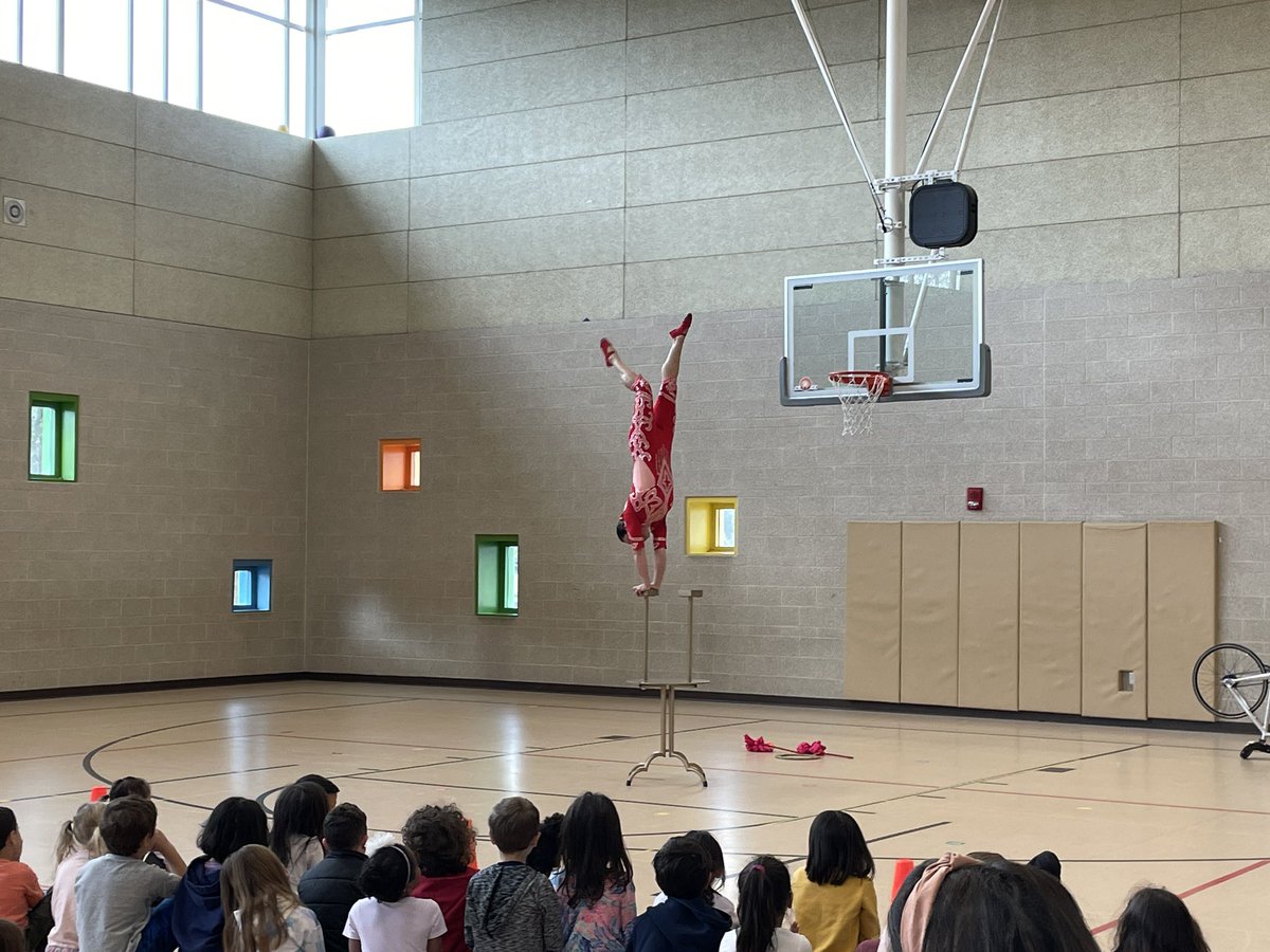 🤩   Wow!! Li Liu gave a phenomenal performance today! How does she do that? 

Estabees learned some Chinese culture and phrases. Our students joined in on the ribbon dancing! 

#acrobat
#joyinlearning
<a href="/EstabrookPTO/">Estabrook PTO</a>