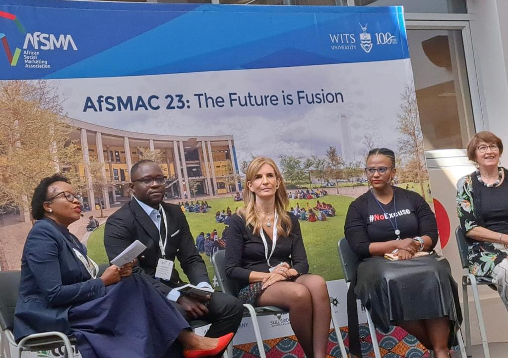 catalinitaga's tweet image. Great to discuss corporate social marketing at the 1st Africa #SocialMarketing Association Conference and the importance of #SmartDrinking efforts worldwide and in South Africa alongside @ABInBev, @ABInBevFdtn, and @SABreweries. Let's keep building a #FutureWithMoreCheers!