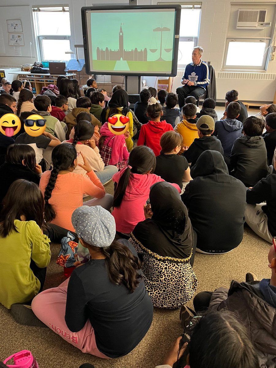We are lucky to have @SteveChapelle with us @TDSB_Grenoble to educate our Ss on internet safety and the risks of social media @tdsb @LC2_TDSB