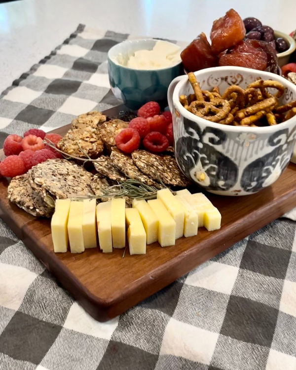 🛍️Another great Membership Incentive inside! Learn how you can win back your membership fees. Also, check out this charcuterie board using goods from 5 vendors #esquimaltmarket #yyj mailchi.mp/d570df4c6c8a/e…