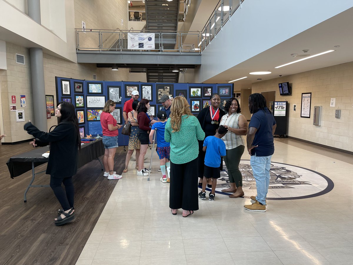 Artist Reception for our WLMS Jr VASE Competitors. Until 6:00 until 6:00, come see the amazing art! <a href="/HumbleISD_WLMS/">West Lake Middle School</a> <a href="/VisualArtHumble/">Humble ISD Visual Arts</a>