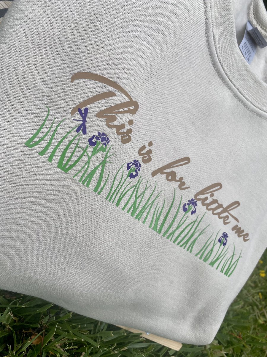 Size XL sweatshirt to wear on this cloudy day ⛅️🥀