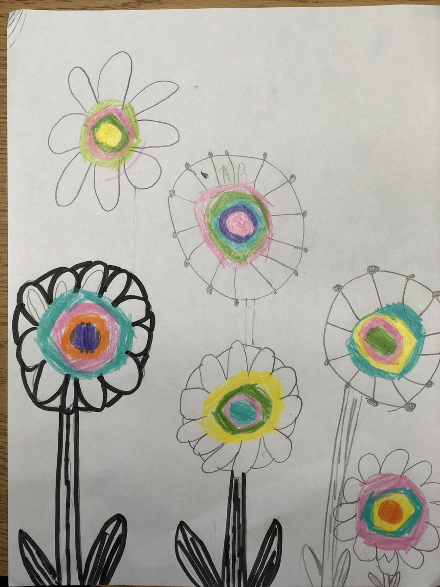 We used Kandinsky inspired concentric circles to create beautiful spring flower art ⭕️🎨🖌️
