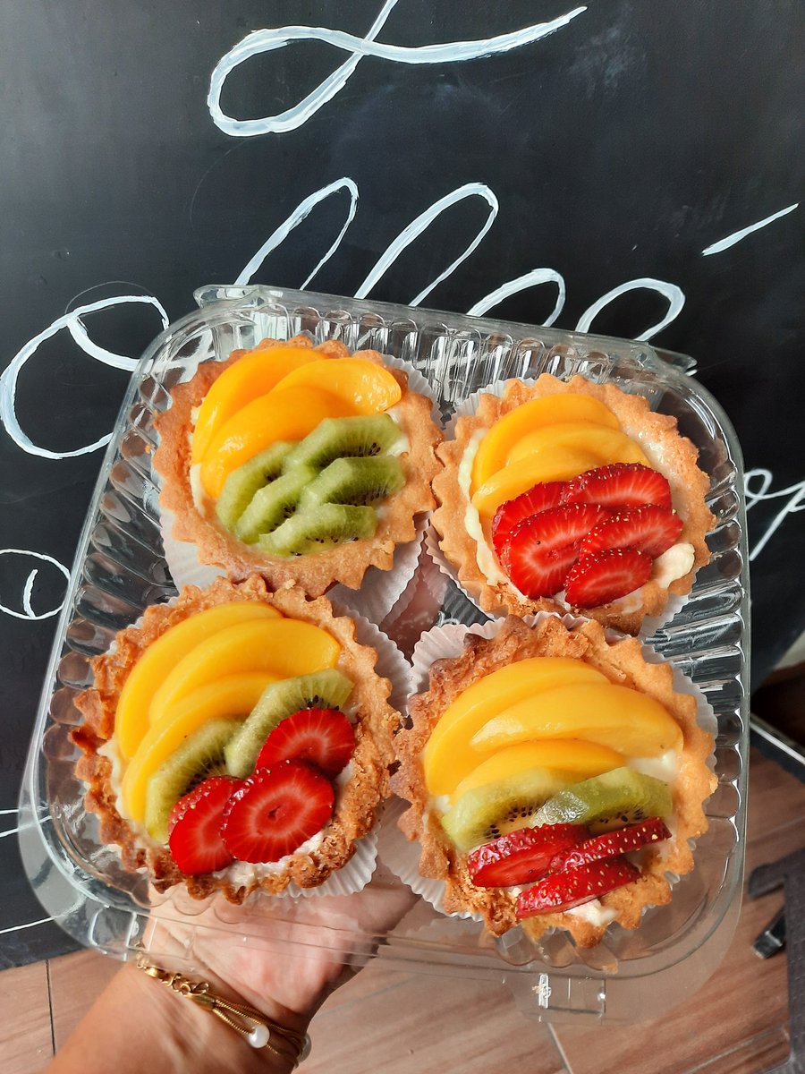 PattyGize's tweet image. Les dejo opciones de postres y regalos que están disponibles en #laestacióndecafé de #GizeBakery 
Para celebrar y compartir de una forma diferente , taraaannn 
Nuestras deliciosas tartaletas de frutas 😋 
Pedidos con 2 días de anticipación.