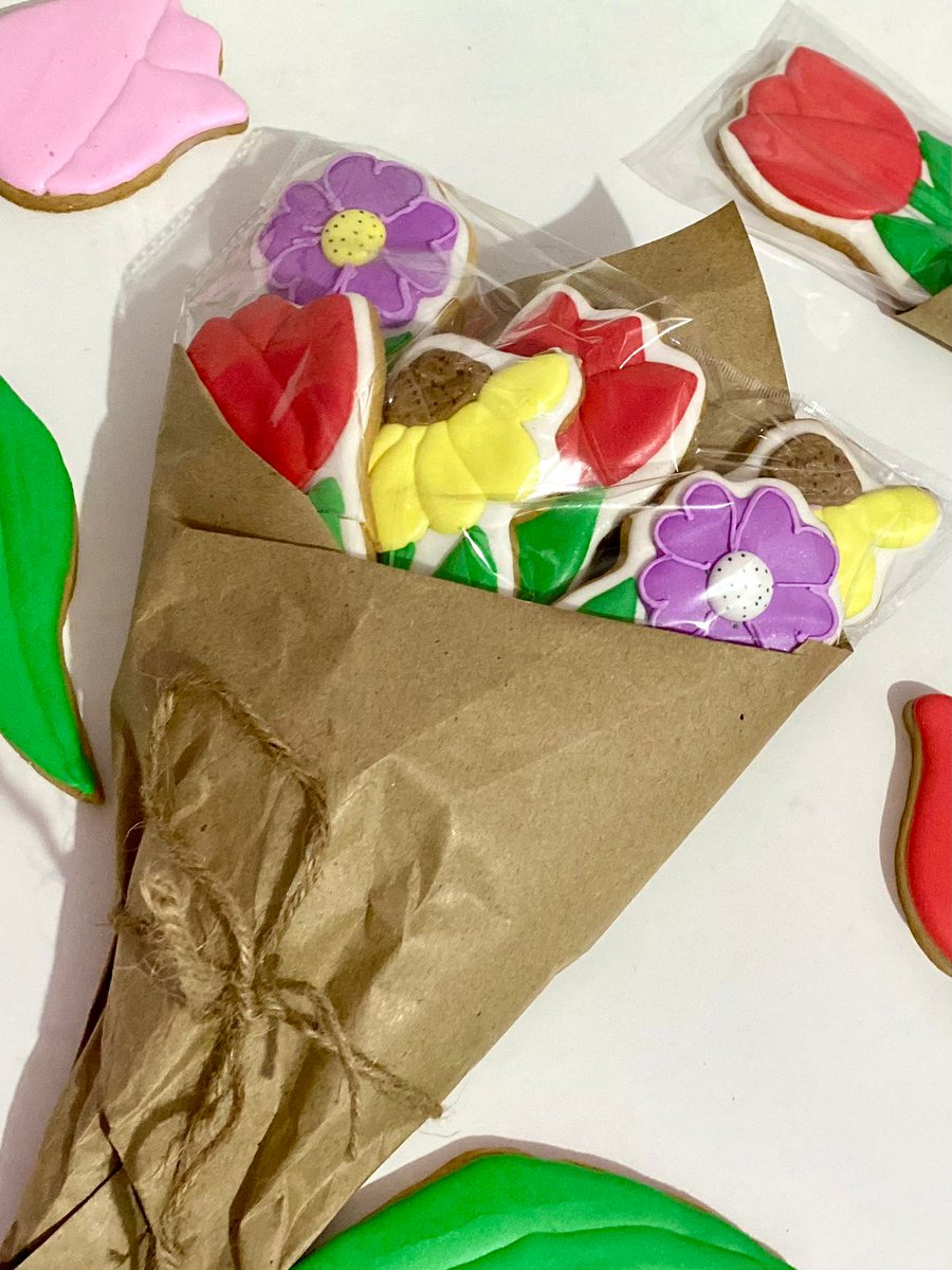 PattyGize's tweet image. A partir de mañana tendremos galletas decoradas, tarros con galletas y ramos de flores 💐.
Pedidos especiales o diseños específicos, con dos días de anticipación 🤗