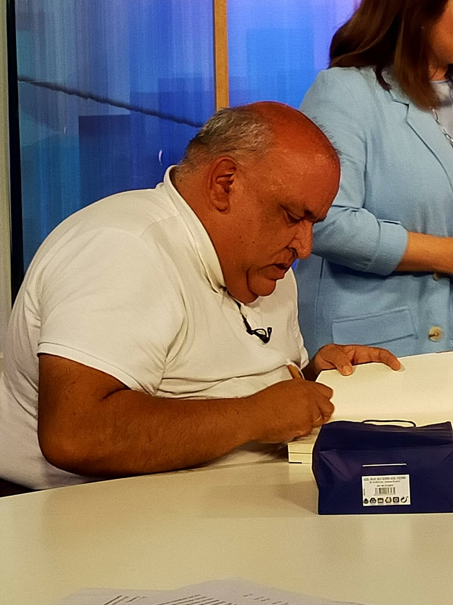 lolalmancilla's tweet photo. Gracias @GRayoVictor por tus palabras hacia @sultantrianero . Somos muy afortunados por tener en nuestras vidas a  alguien como el. Gracias a @LaPasion7TV por valorarlo como fotógrafo y escritor. Y también como persona.  Es un lujazo oírlo hablar. Pero claro, yo que voy a decir? https://t.co/H3Wapakj8K