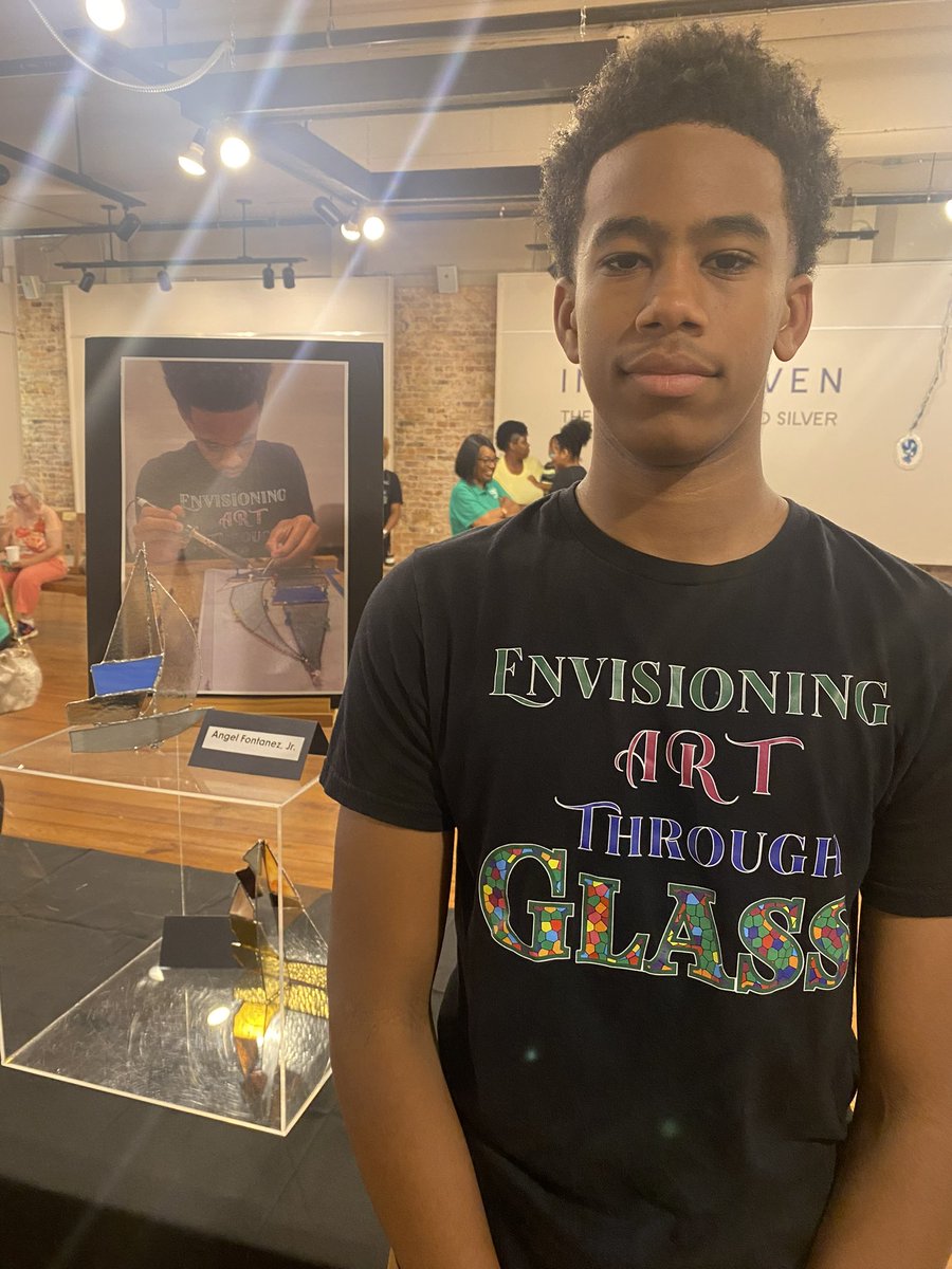 AjFontanez's tweet photo. It’s important for me to also participate in organizations outside of school. Here, I participated in the, “Envisioning Art Through Glass” series. 
#AikenSCLinks
#ArtistNoir
#SoupKitchen
#CemeteryCleanUp
#NAACP
#KeyClub
#BetaClub
@SilverBluffHigh 
@SBluffAthletics https://t.co/jfDGLbBcM8