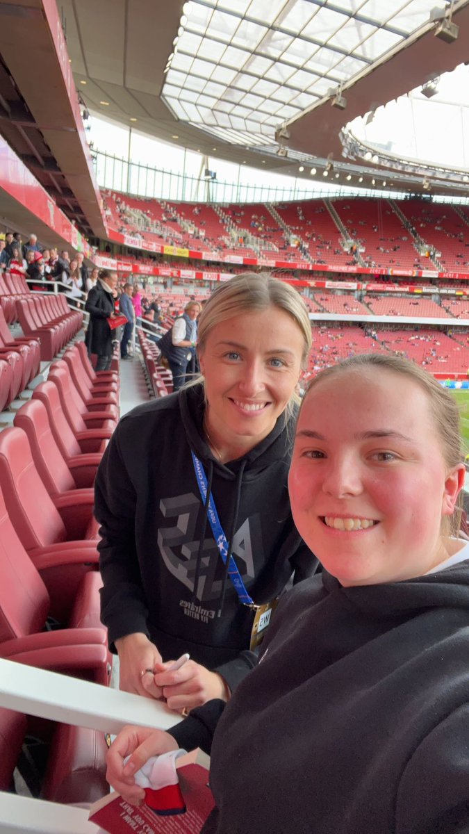 LauraAldridgee's tweet photo. Wow, what an experience! Not the result we wanted but couldn’t be prouder of this team! Incredible atmosphere and game, topped off by meeting my hero @leahcwilliamson. The kindest and most down to earth person and thank you again for the picture it meant the world ❤️ https://t.co/UICyZ8FCFz