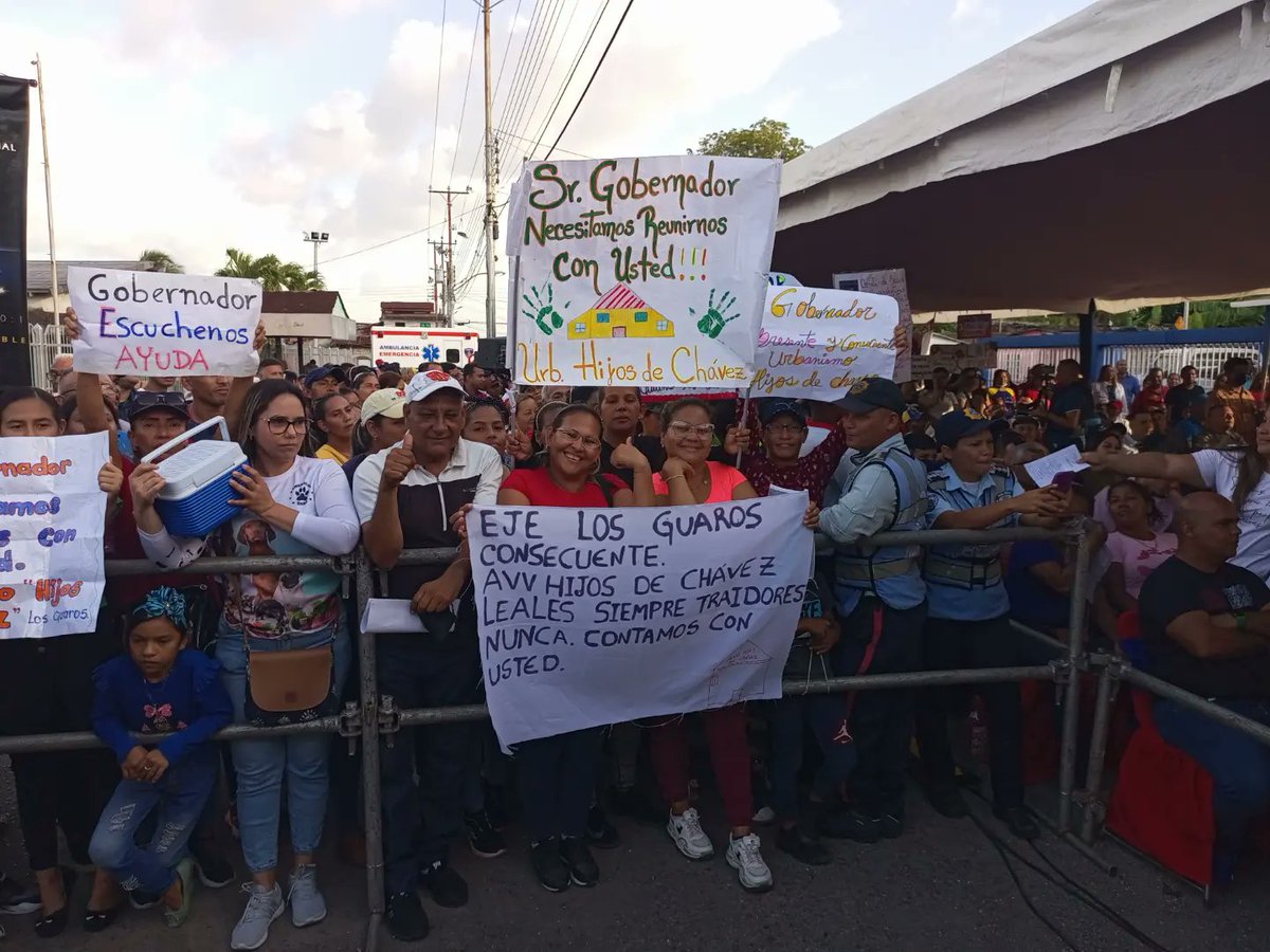 polimonagas2's tweet photo. #2Mar Desde Brisas del Aeropuerto, pquia Las Cocuizas de Maturín, nuestro Gob @ErnestoLunaPsuv transmitió su programa multiplataforma nro 30 "Conectados con Ernesto".
@GobMonagas_ https://t.co/xwCJKQZSBY