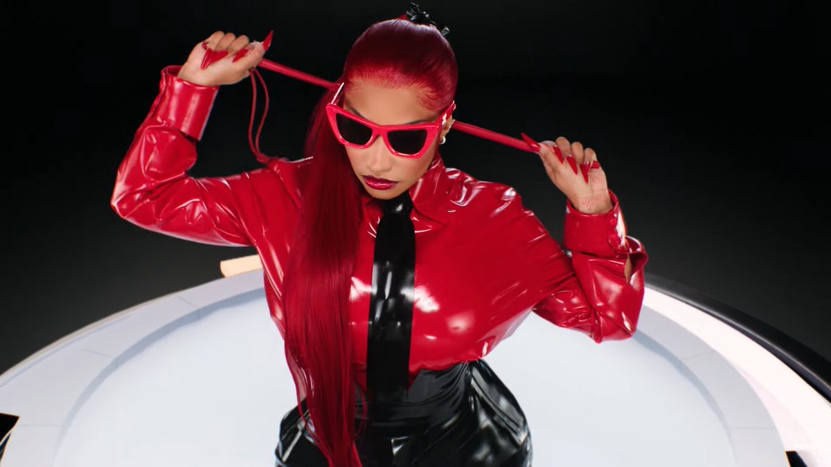 JAYTEAMINAJ's tweet photo. Nicki bodied this look!! 😍💕 #AloneVideo https://t.co/nDWhJ9mPyt
