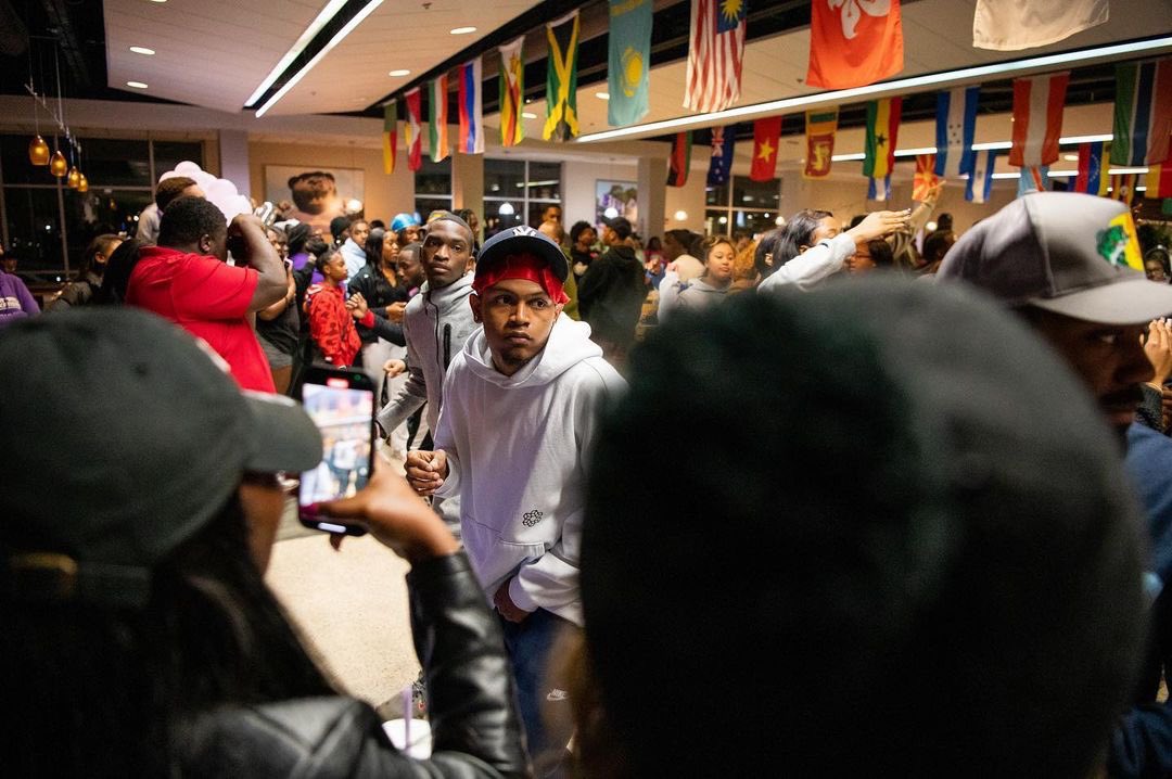 ✨ A great tradition: Before the grind of finals, Bears share a late night breakfast #UCABears