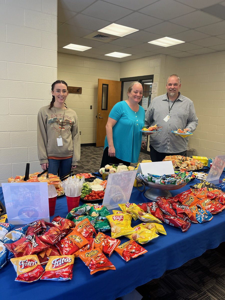 spms_panthers's tweet photo. Thank you to our PTSA for hosting a HERO sandwich lunch for teacher appreciation! #pcsdproud #pcsdstrong https://t.co/0RA7hLoryP