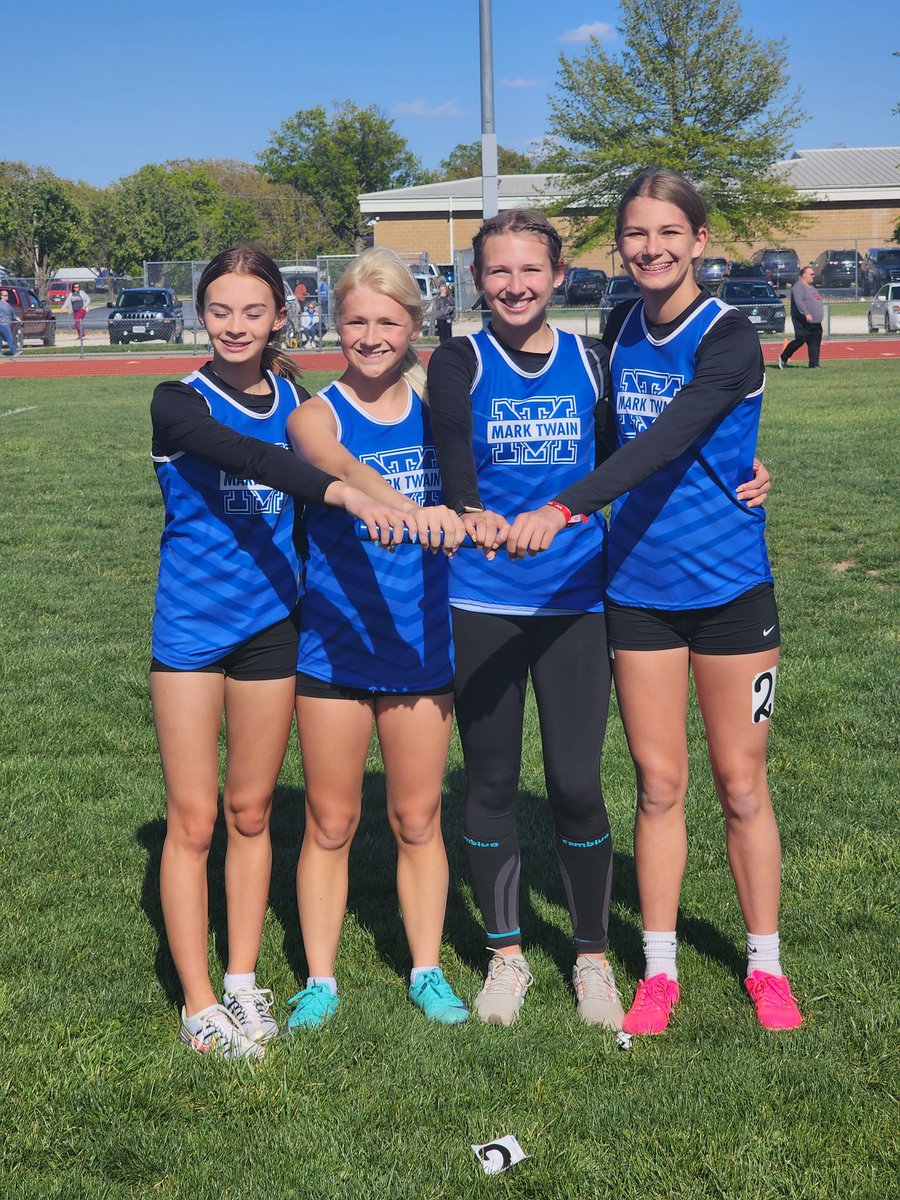 mack433's tweet image. 1st Team All-Conference girls 4x800 m relay team
Lucy Norton, Matera Ellis, Sydney Miller, and Ava Roberts
@MarkTwainTigers
