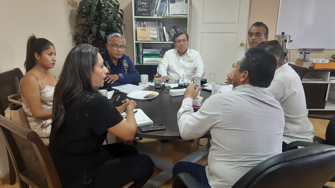 SEMARENgro's tweet photo. El titular de la @SEMARENgro, Ángel Almazán Juárez, se reunió este martes con el presidente municipal de Tixtla, Moisés Antonio González Cabañas, y su equipo técnico, para darle seguimiento a los avances del proyecto piloto de  la planta tratadora de aguas residuales. (1/2) https://t.co/2Uru7GzdkB
