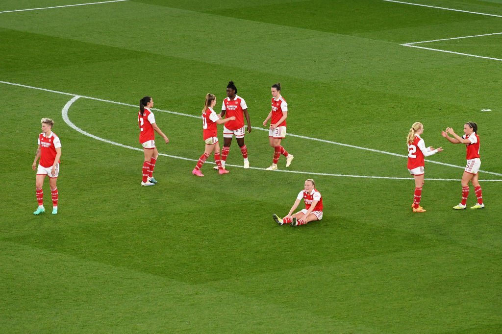 Edición UWCL ☠️💀☠️
→Arsenal se comio 3 en el Emirates con 60000 personas 🤣🤣🤣
→ La jugadora del partido? Lotte Wubben "La cago y me MvOY" ⚡️
→ Volvió Manuela sin manos 🤓🤓
→ Profe si no es contra Reading no puedo 😭😭😭
→ Le dicen Hospital FC *Tiene todas lesionadas* 🏨