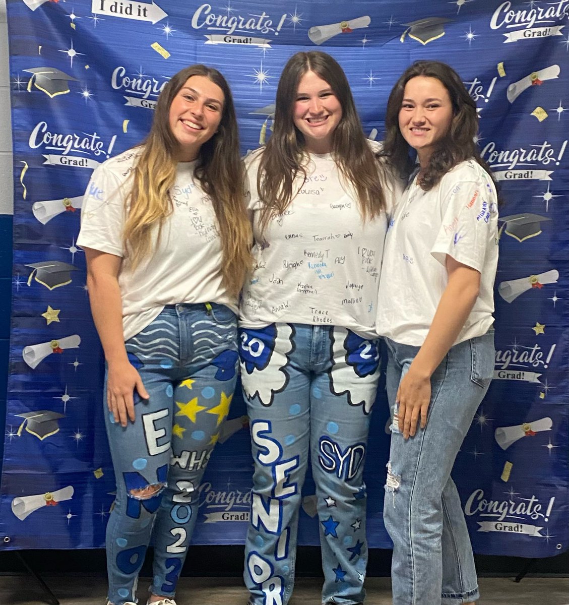 WilsonLibrary2's tweet image. “Walking Yearbook” day at WHS!