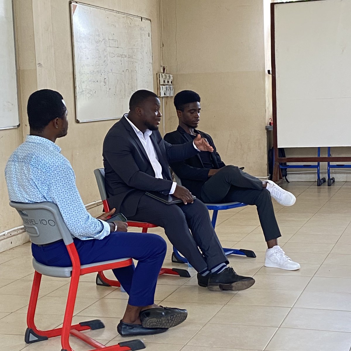 AsagCu's tweet photo. After an extremely impressive performance by continuing students and Level 100s on the field yesterday, ASAG WEEK Day 1 kicked off with a Panel Discussion with some Alumni of the University.
#AsagCu
#AsagWeek
#LetsBuildAsagTogether https://t.co/6x3KoBfaUs
