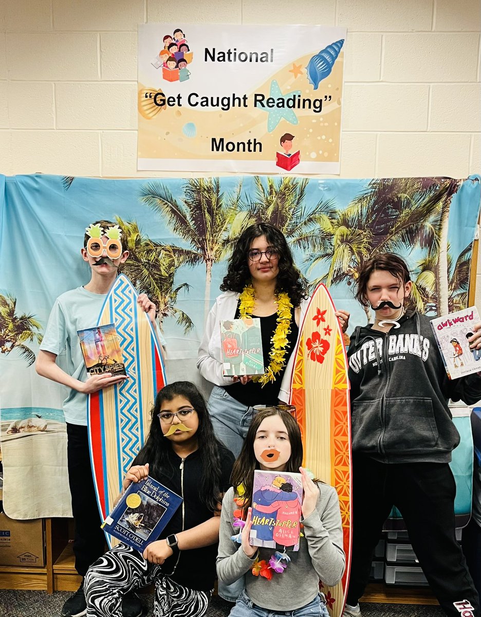 Students caught reading! @JML_MS_Official @LunsfordLibrary