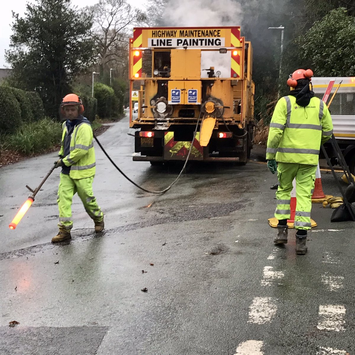 Craig_9320's tweet photo. Resurfacing works on Ryleys Lane, patching repairs on Knutsford Road, lining works on Mottram Road and a new grit bin on Davey Lane. All in a day’s work for a local Ward Councillor. #CllrCraigBrowne #PeopleBeforeParty #VoteIndependent #AlderleyEdgeFirst https://t.co/q9h9r1lXAO