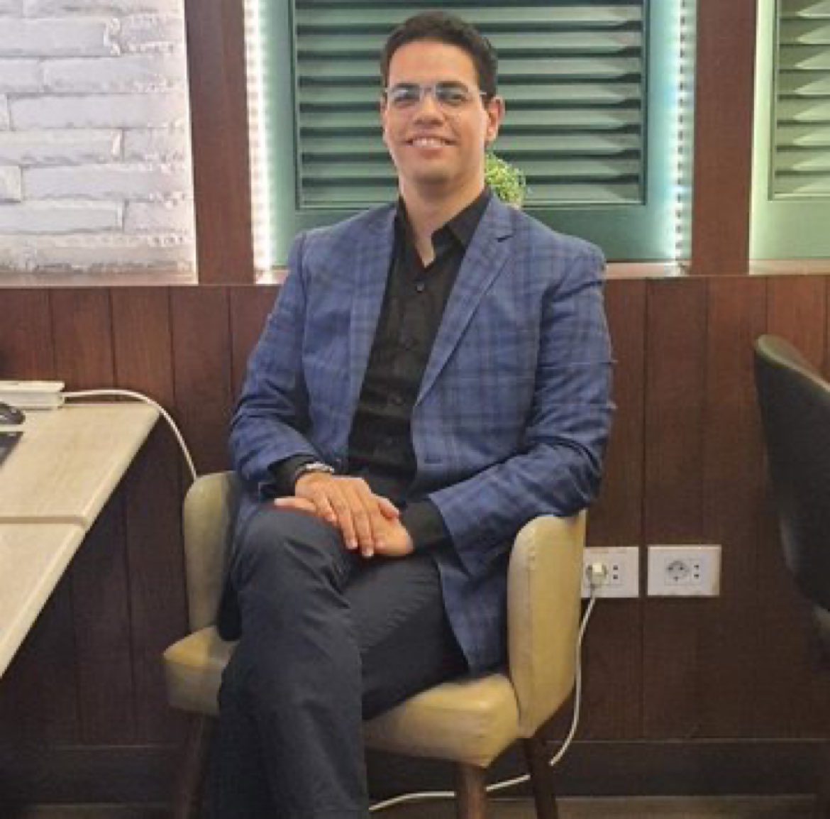 وفي يوم زي دا
وفي وسط الضلمة لازم نفتكر الباحث الاقتصادي الموهوب #محمد_نجم  الله يرحمه،
لو كان موجود كان قدر يرد بكل بساطة وعلم ومعرفة على حجم التضليل الموجود عن اقتصاد مصر!
للاسف لا حد بيطلع يقول ارقام وتحليلات و لا مديين مساحة للناس الموهوبة تقول كلمتها!
الله يرحمك يا محمد🤲