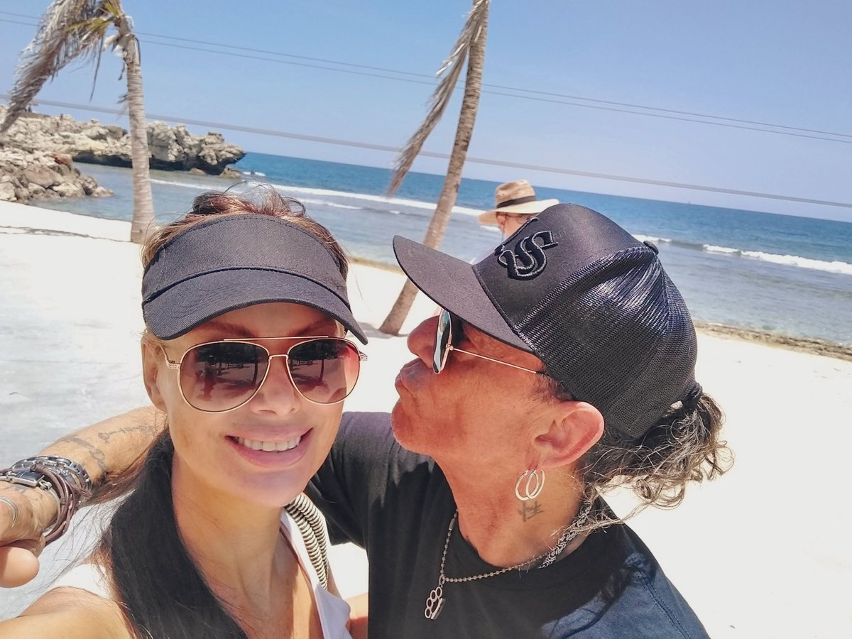 StephenEPearcy's tweet photo. Great time today on the island whoop de do. Tonight showtime ship mates 10 pm! Time to @theRATTpack n’ roll. #ratt #newboxset June 9, 2023. Pre order at https://t.co/fD9MOgEEdA #1980’s #sunsetstripexperience #ontour CEO at https://t.co/MEGomw6E9A, TFE, PR at @misstruthadare 2023. https://t.co/uATkmtOOCa