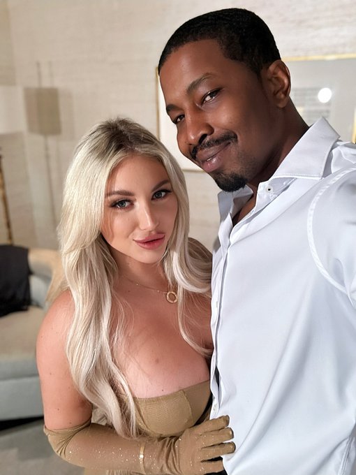 I joined in one of the hottest beauty combination with @kayleygunner and @_aprilolsen (my goodness 🤤)  We<a href="/tag/mvsales"class="tags"><span>#mvsales</span></a><a href="/tag/mvboys"class="tags"><span>#mvboys</span></a>