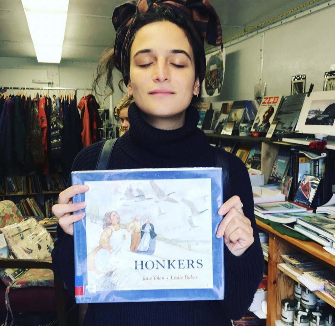 Jenny Slate reads “Honkers” by @JaneYolen #BookRecosFromCelebs #readmore #read #bookrecos #book #books #reading #author #booktwitter #jennyslate #honkers #janeyolen #childrensbooks #childrensbook #bigmouth #bobsburgers #obviouschild #zootopia #womenwhoread