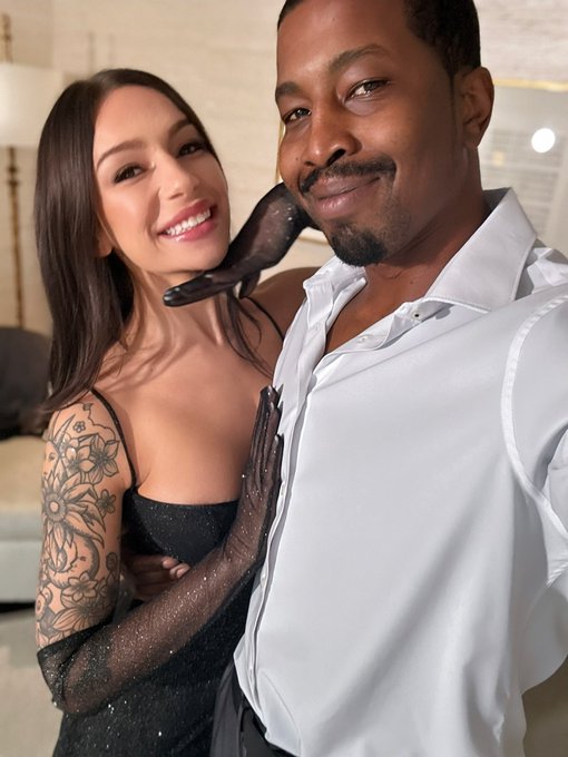 I joined in one of the hottest beauty combination with @kayleygunner and @_aprilolsen (my goodness 🤤)  We<a href="/tag/mvsales"class="tags"><span>#mvsales</span></a><a href="/tag/mvboys"class="tags"><span>#mvboys</span></a>