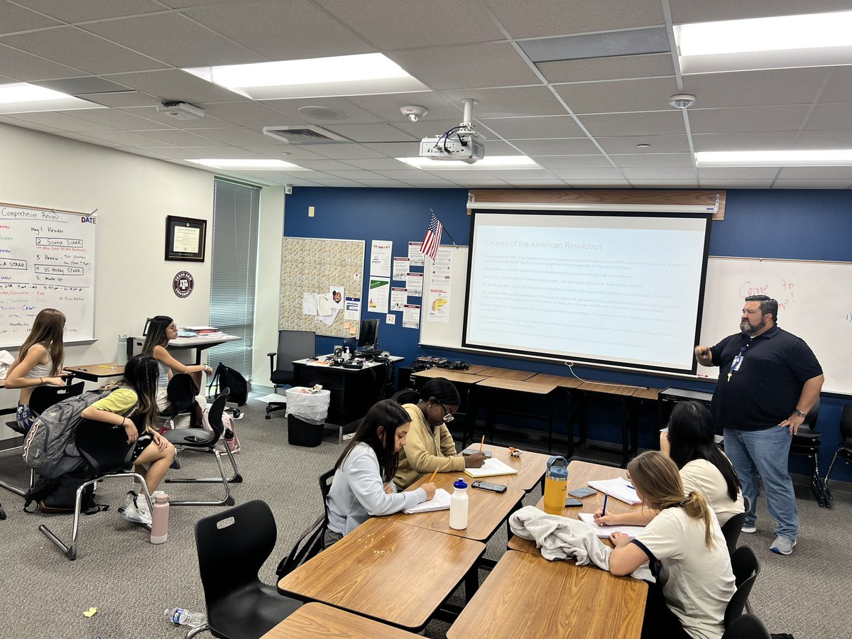 EmSmith_Faught's tweet photo. 8th grade @LeanderTigers staying late preparing for their US History STAAR test this week!! @IrwinCoach @teamsteger @RobinChbaro @Dcox34 @AmyPokorney https://t.co/jl3tlQWECg