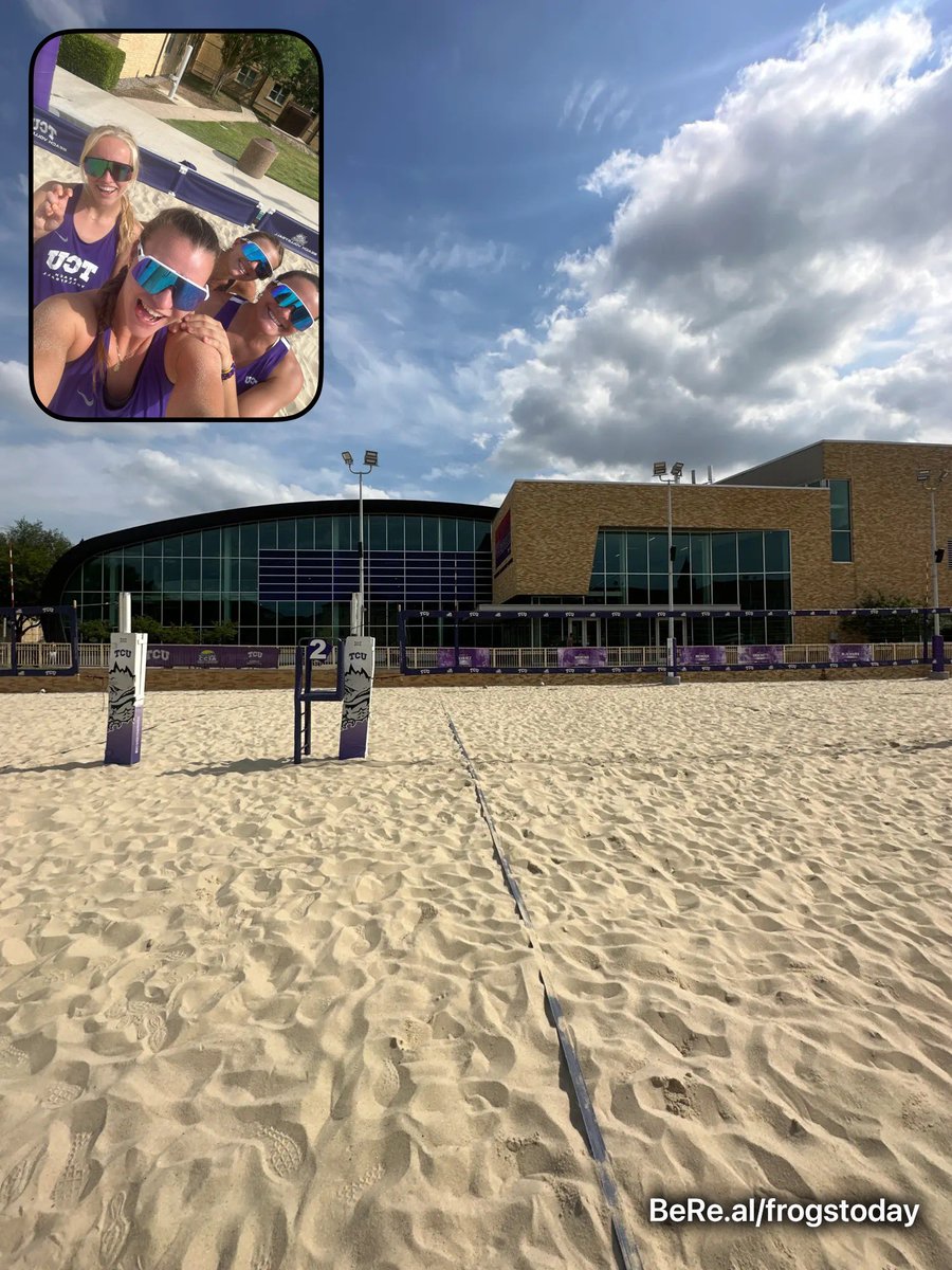 frogstoday's tweet image. Chill vibes on a sunny day with @TCUBeachVB 🌞

#GoFrogs | #TCUBeachVolleyball | #NATTYBOUND | #BeReal |