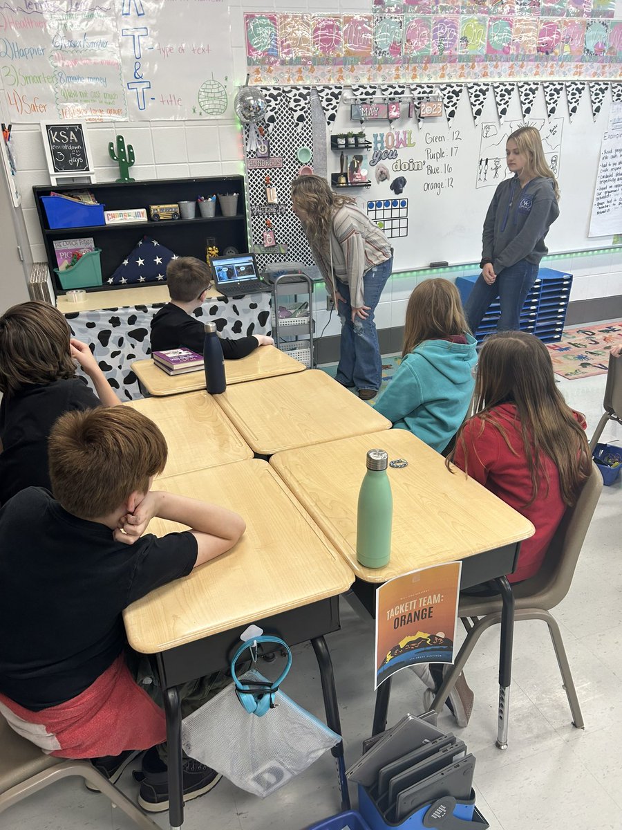 🦚 Rodburn Elementary is blessed to be part of a district where the schools work collaboratively! Today the chemistry students from the high school came to share their Cave Unit projects! This was a great experience for all involved! #PBL#DeeperLearning 🦚