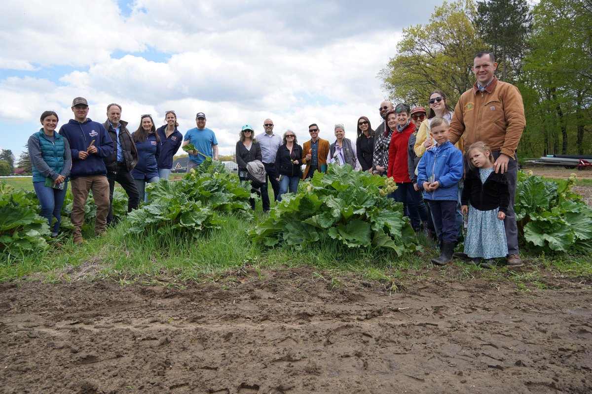Gr8BosFoodBank's tweet photo. A terrific first stop on the MEFAP Roadshow at McKinstry Farm! 🥕The MA Emergency Food Assistance Program (MEFAP) makes sure food goes from local manufacturers and farms➡️food banks➡️food pantries and emergency meal sites in your neighborhood. #MEFAPmatters #EndHungerHere https://t.co/Eb9inApPs7