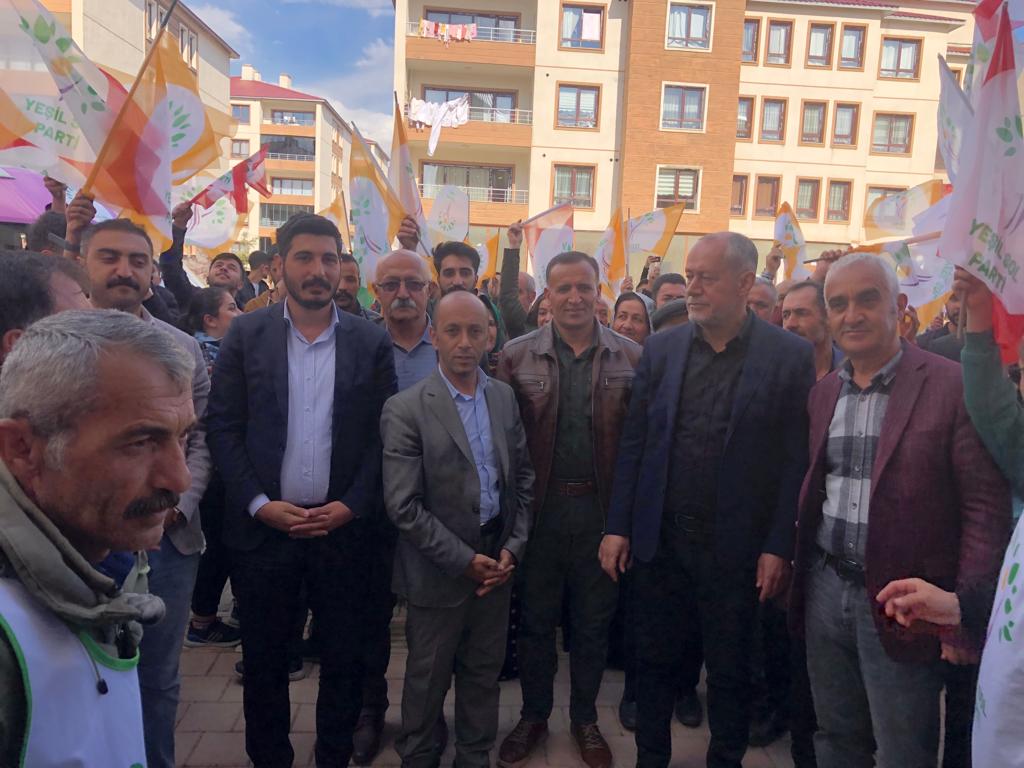 DEMgever's tweet photo. Me îro li TOKİ'yên Pîzokê buroya xwe ya hilbijartinê vekir. Baweriya gelê me hêz dide me. Ser xêrê be!

Em Li Vir in, Em ê Bi Hev re Biguherînin! https://t.co/SBhTWaUM0U