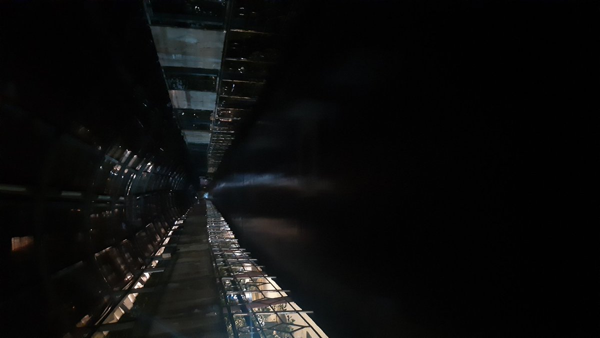 nicks25's tweet photo. @mybmcWardN @mybmc @bjpmumbai ghatkopr east skywalk. No light since many days.This can be risky &amp; dangerous for citizens.This skywalk is struggling with lights since long time.Request to fix it permanently as this is widely used by public as its connectd to railway @MumbaiPolice https://t.co/moHebGVAmV